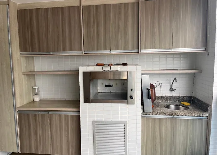 5 - Varam, 3 DORMITÓRIOS, piscina, churrasqueira, até 8 pessoas, mais duas crianças de até cinco anos Guarujá